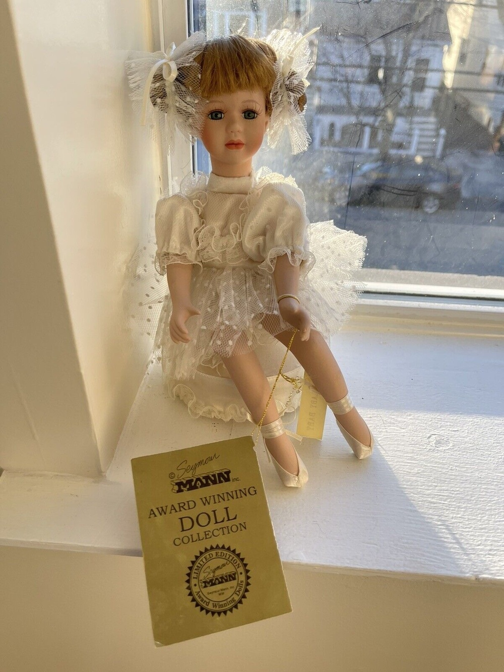 Seymour Mann Connoisseur Collection  Porcelain Doll Ballerina Motion Musical 9"